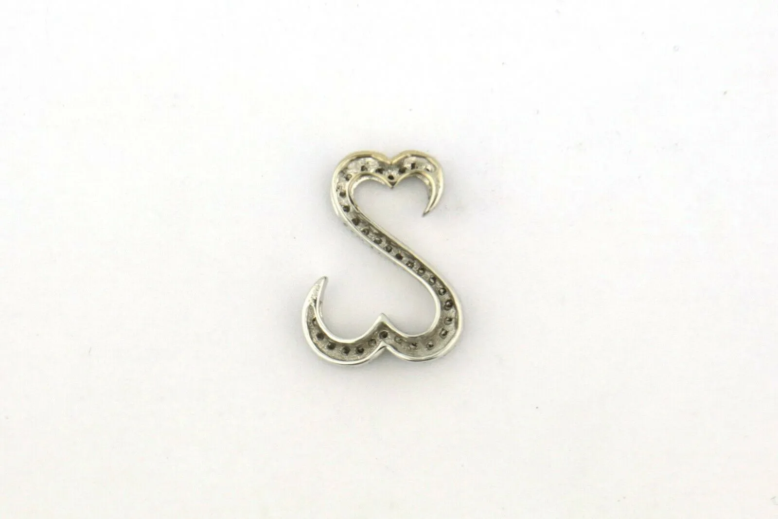 14KW 0.25CTTW Open Heart Diamond Pendant I1 H-I 2.3g 20x15MM