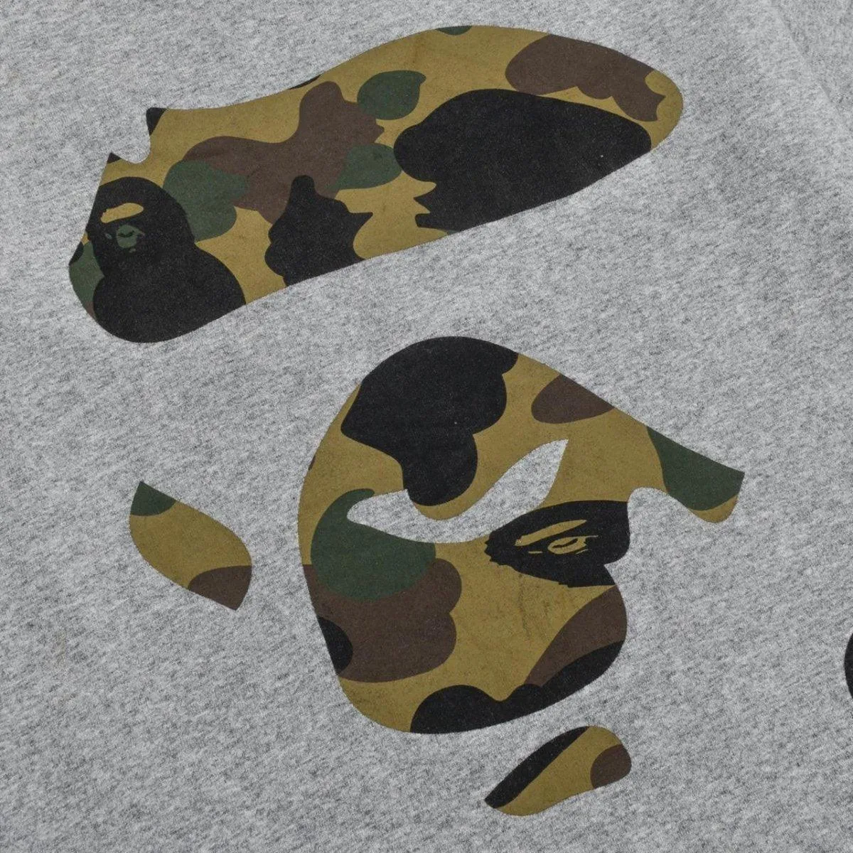 A BATHING APE CAMO COLLEGE TEE  (S)