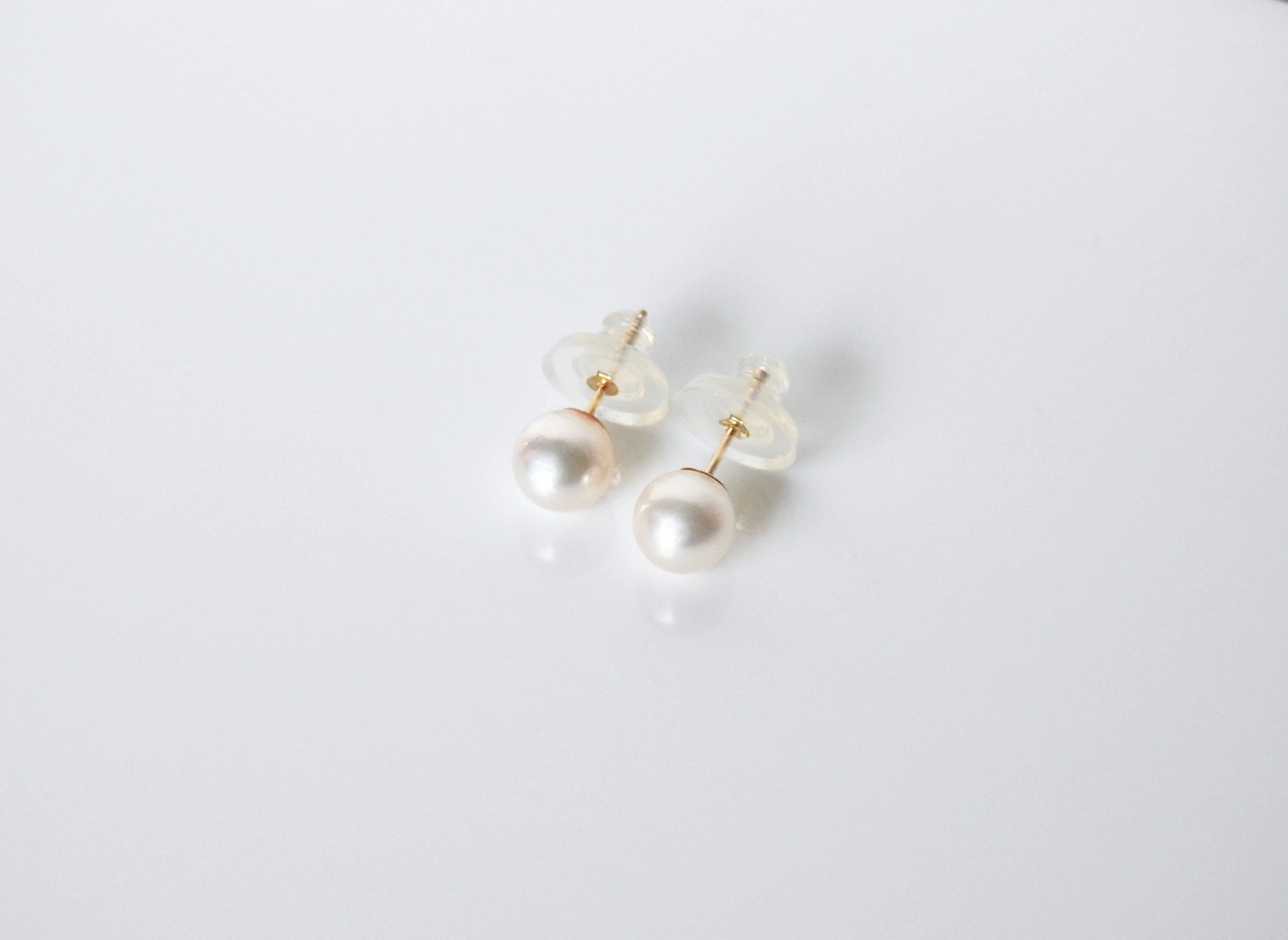 Akoya studs