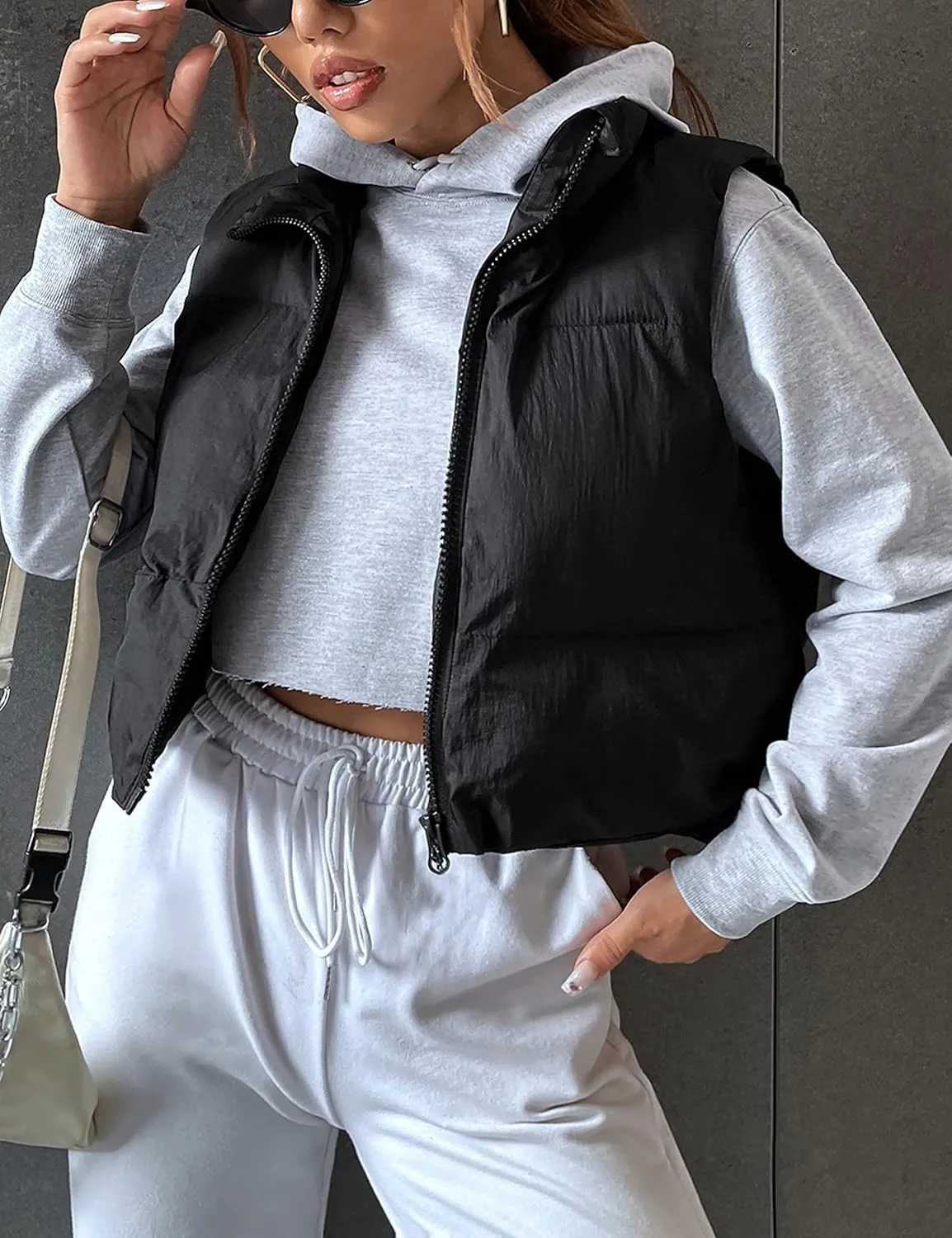 APAFES Womens Winter Cropped Puffer Vest High Stand Collar Lightweight Insulated Crop Vests Outerwear
