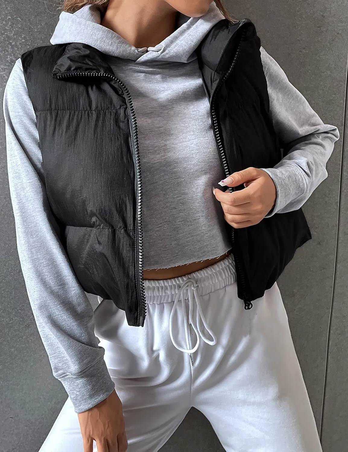 APAFES Womens Winter Cropped Puffer Vest High Stand Collar Lightweight Insulated Crop Vests Outerwear