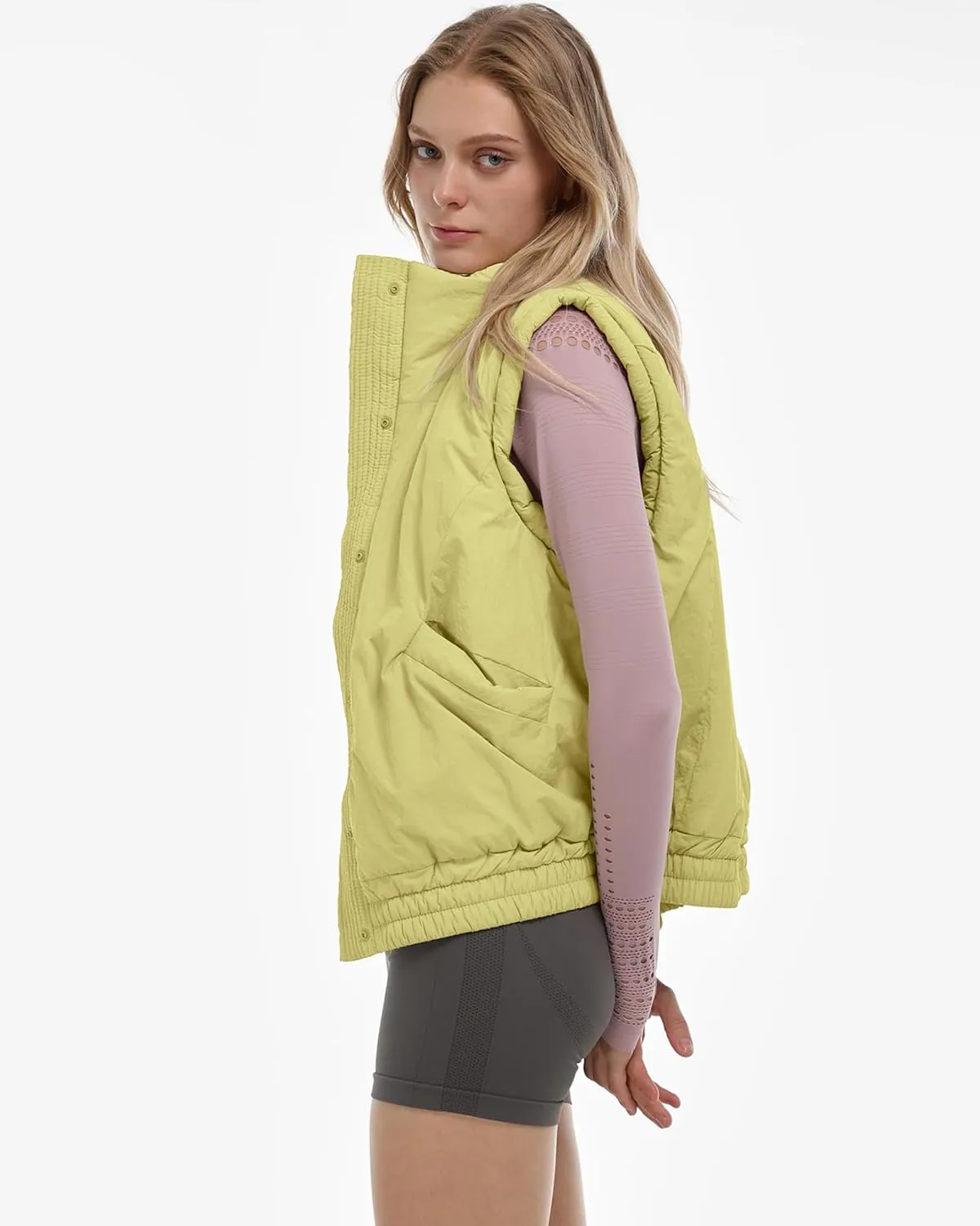 Gacaky Women's Winter Cropped Puffer Vest Lightweight Button-Down Stand Collar Sleeveless Padded Crop Puffy Vests Outerwear