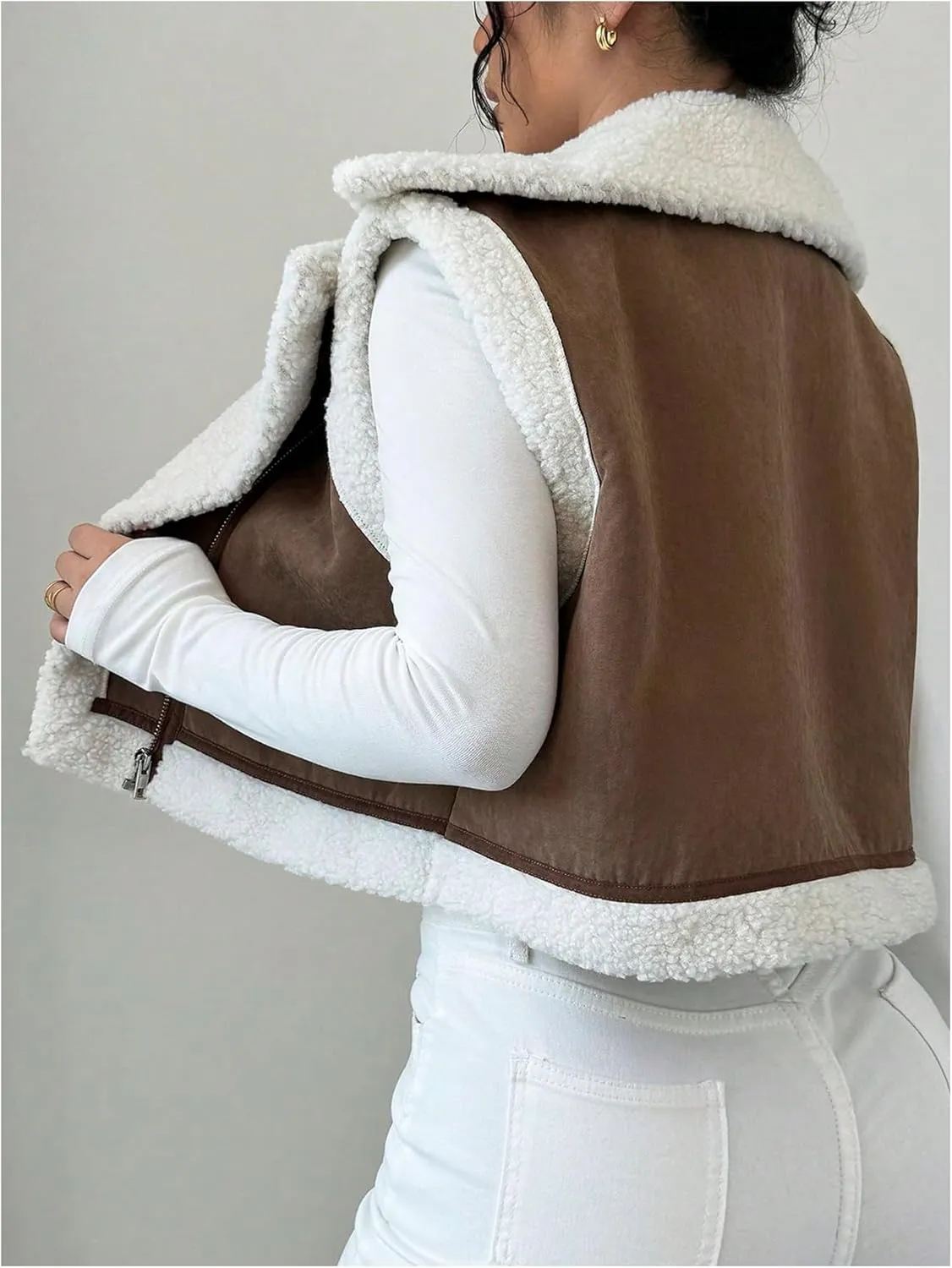 GORGLITTER Women's Fuzzy Vest Outerwear Trendy Fall Fleece Sherpa Vest Sleeveless Old Money Coat Vests
