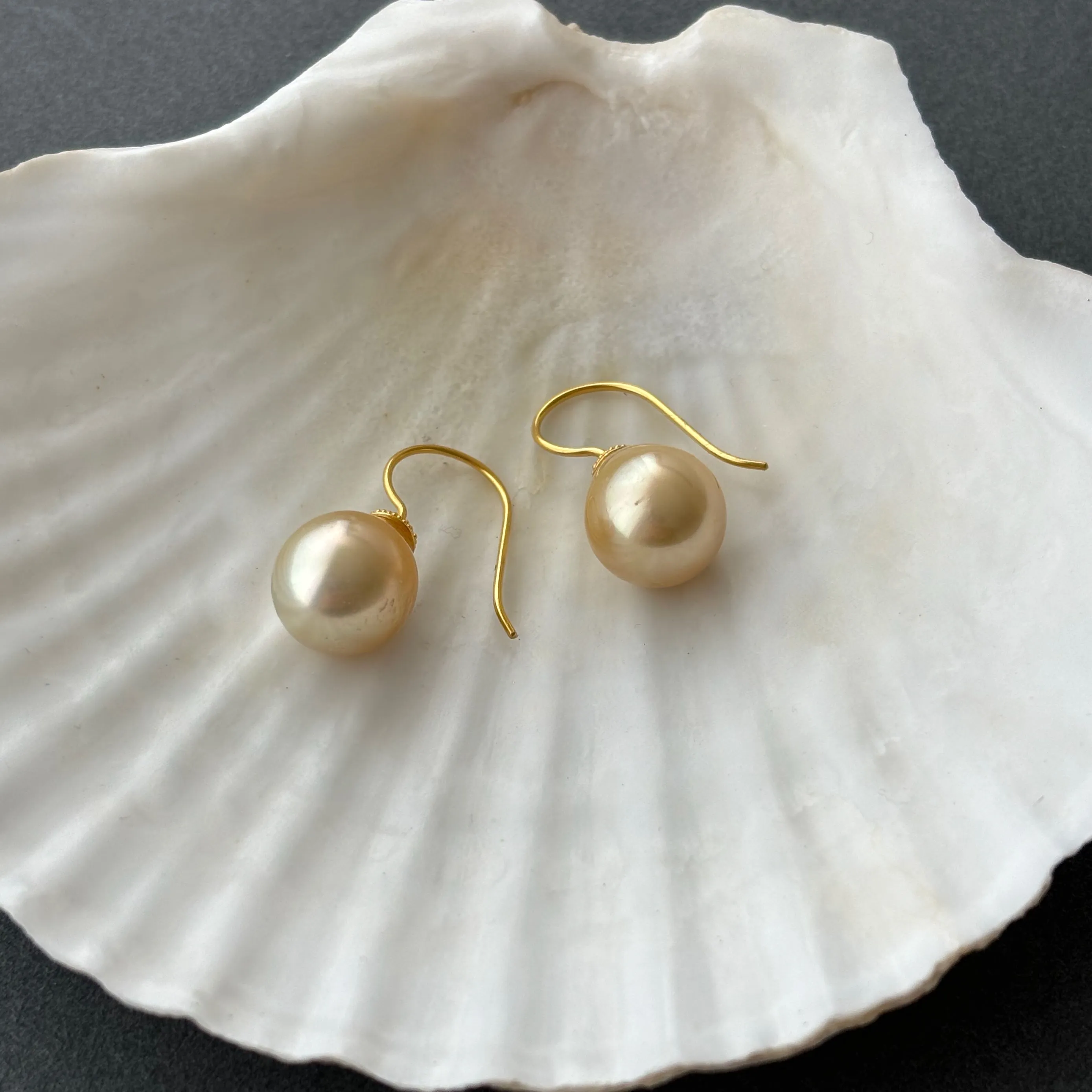 Simple South Sea pearl earrings in 18k yellow gold