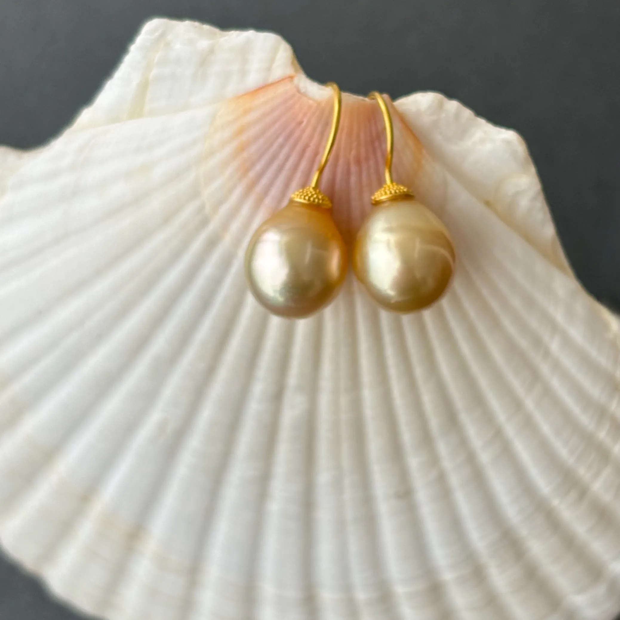 Simple South Sea pearl earrings in 18k yellow gold