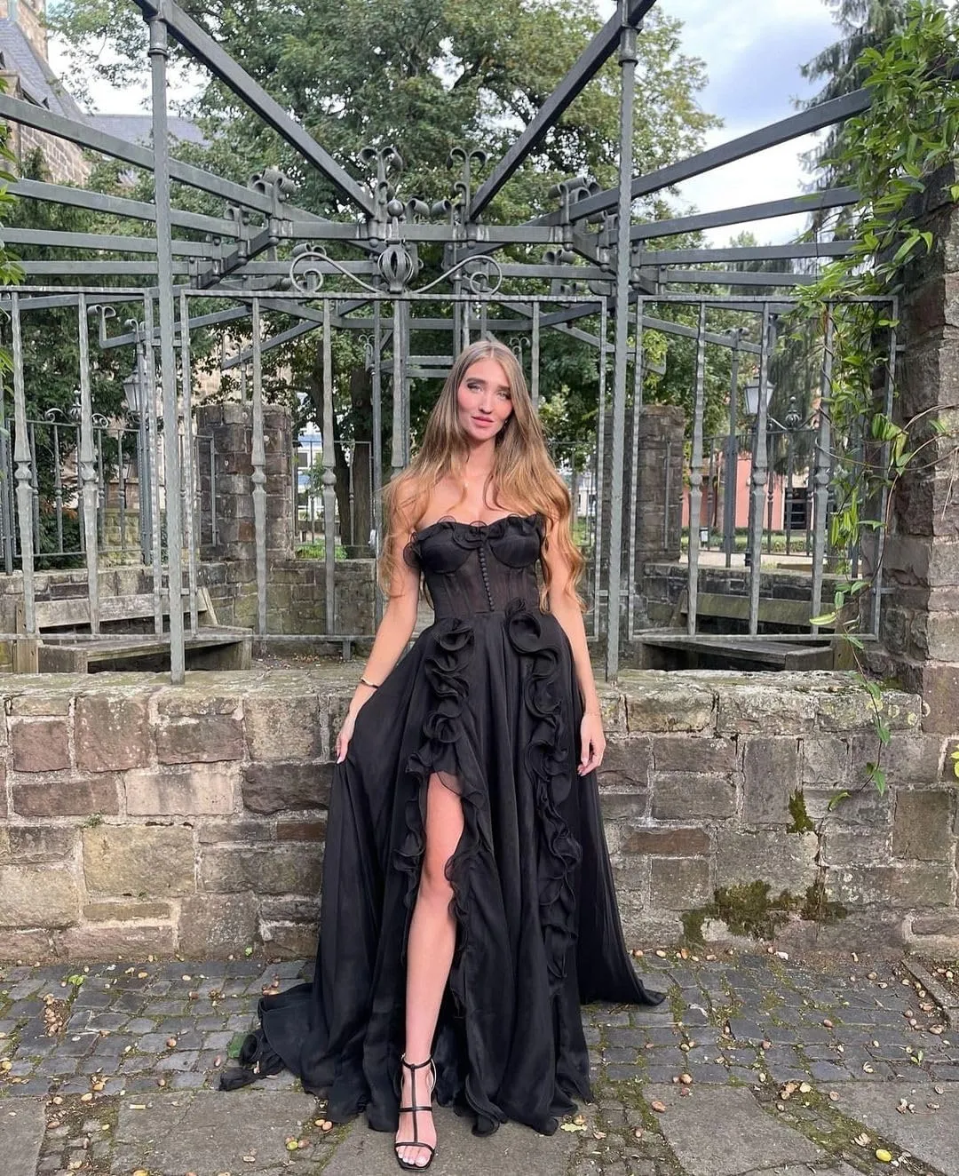 Strapless Prom Dresses for Women 2025 with Slit Long Ball Gown A-Line Ruffles Chiffon Formal Evening Dress