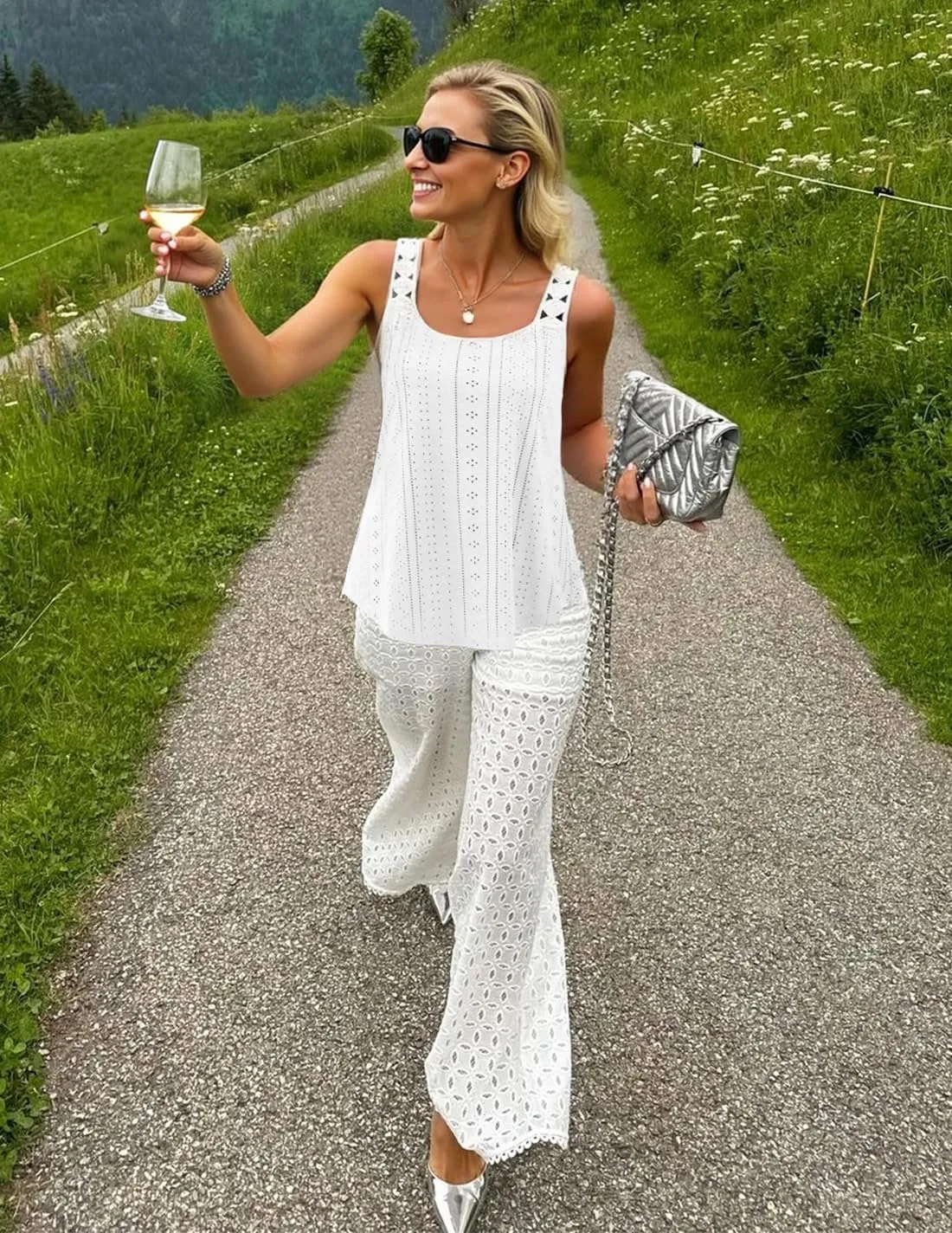 ZESICA Women's Summer Eyelet Tank Tops Loose Trendy Scoop Neck Sleeveless Flowy Beach Vacation Shirts